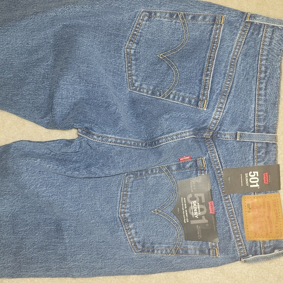 Levi's - Picture 3 of 5